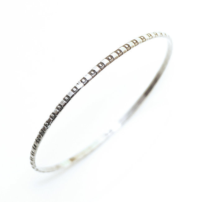 Bracelet argent massif 925 jonc fin fermé gravé - Inde 005