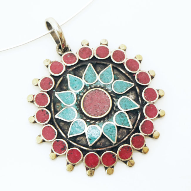 Pendentif tibétain soleil Corail rouge et Turquoise - Népal 010