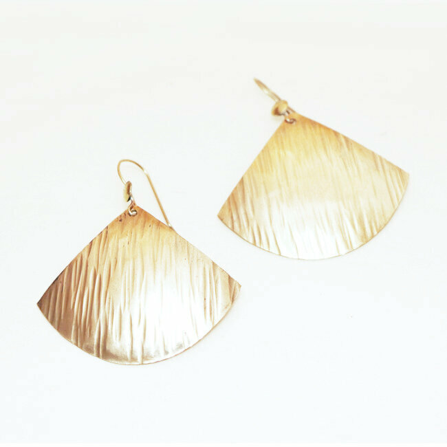 Boucles d'oreilles pendantes eventails en bronze doré - Mali 011
