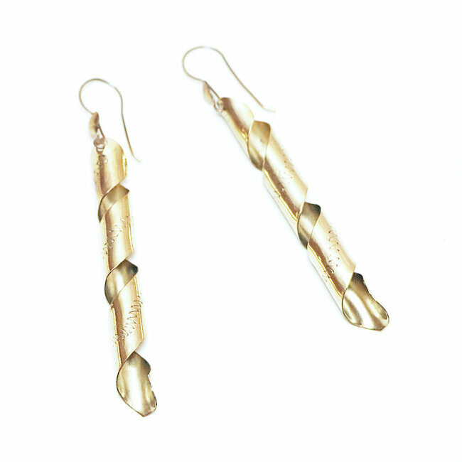Boucles d'oreilles pendantes twist en bronze doré - Mali 017