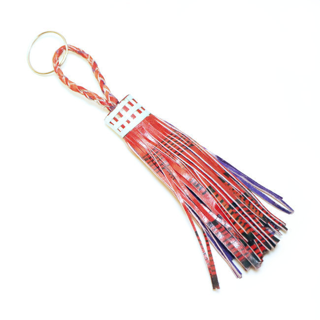 Porte-clés touareg pompon en cuir brodé rouge - Mali 006
