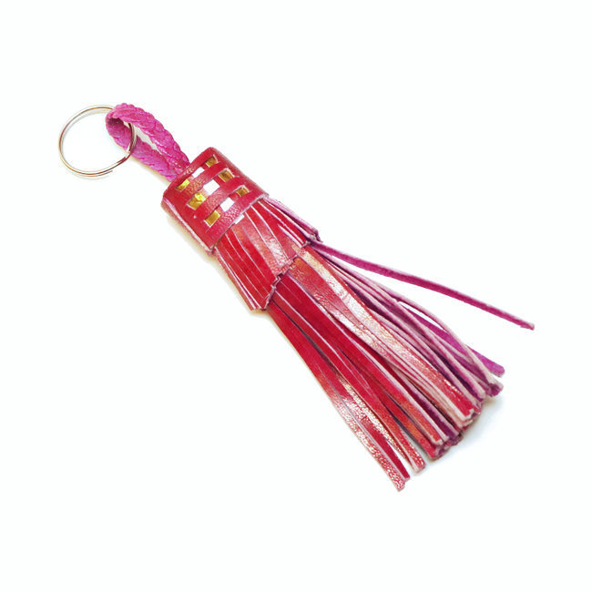 Porte-clés touareg pompon en cuir brodé rose fushia - Mali 008