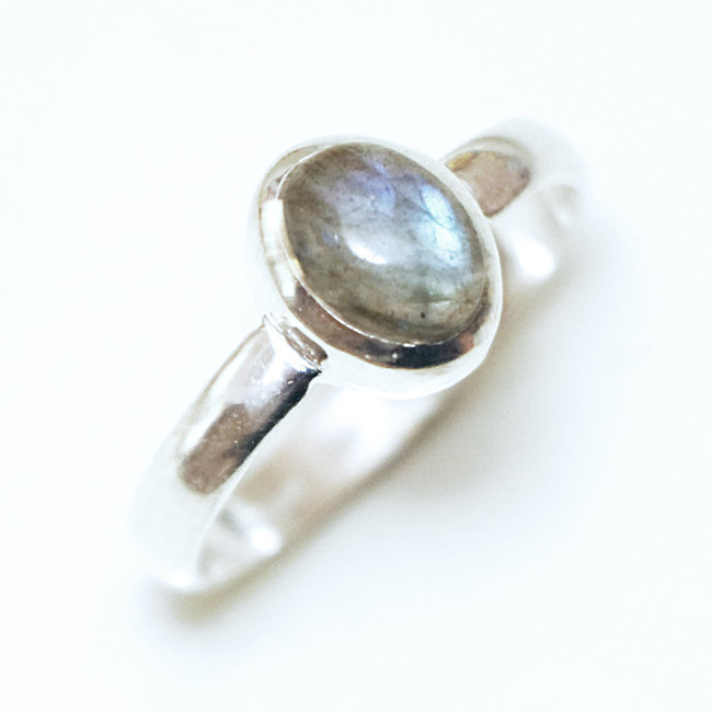 Bague fine ovale en argent 925 et Labradorite - Inde 126