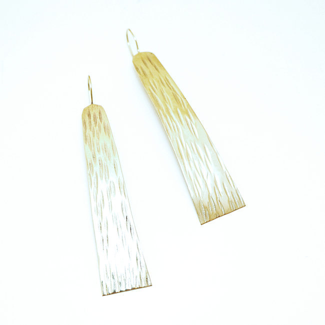 Boucles d'oreilles pendantes martelées en bronze doré - Mali 081