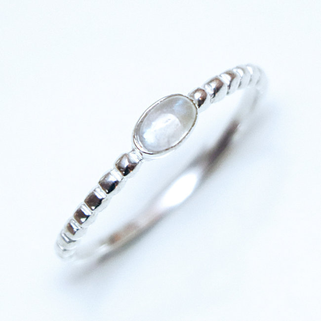 Bague fine ovale perlée en argent 925 et Pierre de Lune - Inde 129