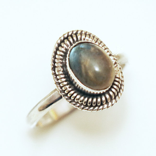 Bague ovale filigranes en argent 925 et Labradorite - Inde 125