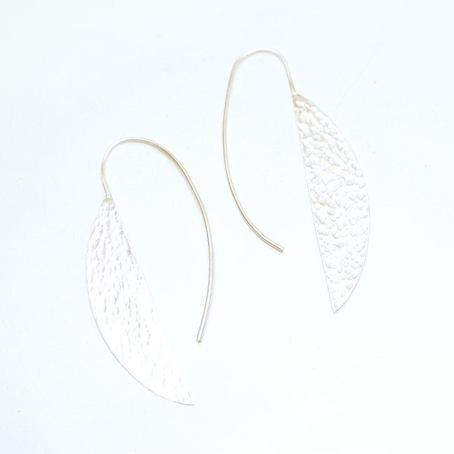 Boucles d'oreilles argent massif 925 feuilles martelée - Niger 072