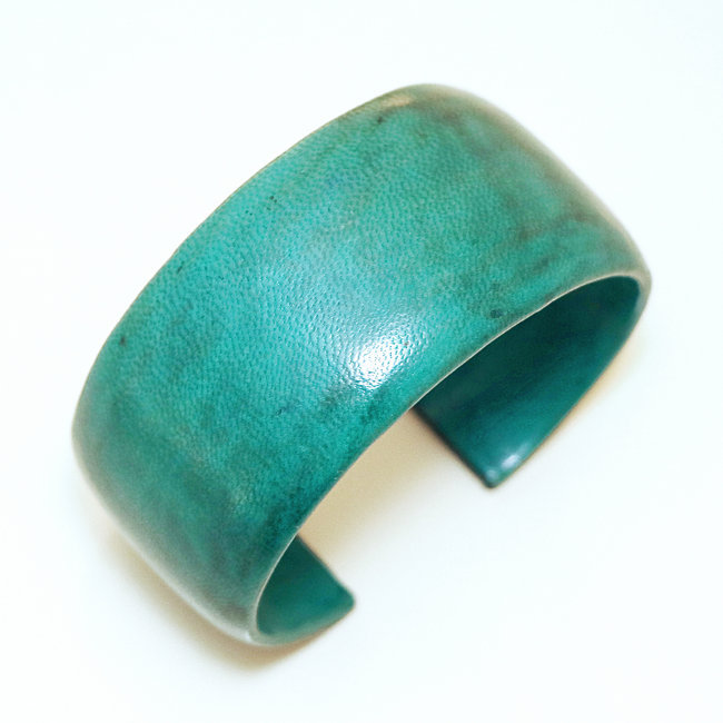 Bracelet manchette touareg moyen cuir Vert lisse - Mali 004