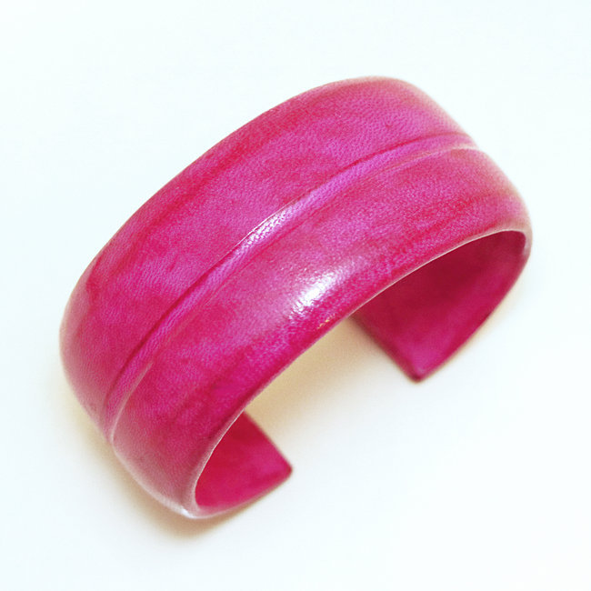 Bracelet manchette touareg moyen cuir Rose Fushia simple - Mali 005