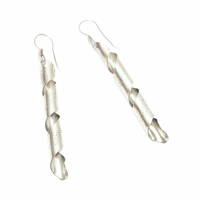 Boucles d'oreilles bronze argenté pendantes twist - Mali 017