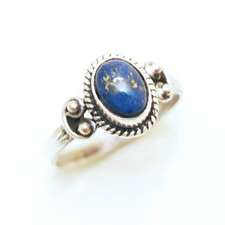 Bijoux ethniques Indiens bague fine en argent 925 filigranes et pierre ovale Lapis Lazuli Bleu - 023