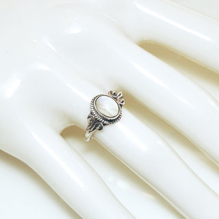 Bijoux ethniques Indiens bague fine argent 925 filigranes et pierre fine ovale Pierre de lune - Inde 026 b