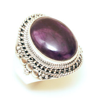 Bijoux ethniques Indiens bague argent 925 Chevalire ovale filigranes et pierre fine Amthyste violet mauve - Inde 017S