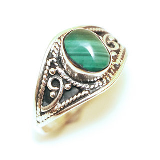 Bijoux ethniques Indiens bague argent 925 fine filigranes et pierre fine ovale grave Malachite vert - Inde 060