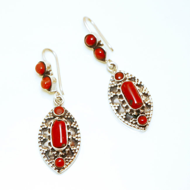 Boucles d'oreilles argent et corail rouge