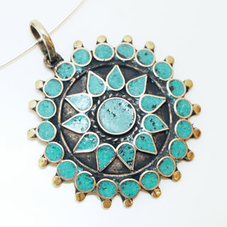 Bijoux Indiens Ethniques grand pendentif rond laiton plaqu argent 925 et pierre fine - Nepal 010 Turquoise