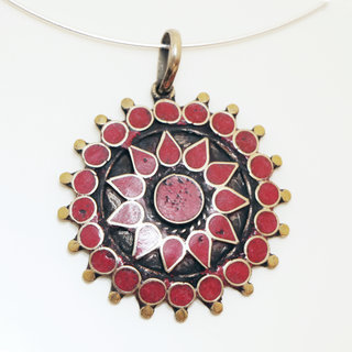 Bijoux Indiens Ethniques grand pendentif rond laiton plaqu argent 925 et pierre fine - Nepal 010 Agate rouge b