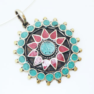 Bijoux Indiens Ethniques grand pendentif rond laiton plaqu argent 925 et pierre fine - Nepal 010 Agate rouge et Turquoise