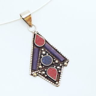 Bijoux Indiens Ethniques petit pendentif laiton plaqu argent 925 et pierre - Nepal 018 Lapis-Lazuli bleu et Agate rouge