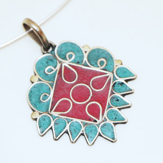 Bijoux Indiens Ethniques grand pendentif laiton plaqu argent 925 et pierre - Nepal 020 Agate rouge et Turquoise