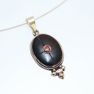 Bijoux Indiens Ethniques petit pendentif ovale laiton plaqu argent 925 et pierre - Nepal 021 Onyx Agate rouge