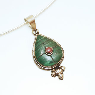 Bijoux Indiens Ethniques petit pendentif goutte laiton plaqu argent 925 et pierre - Nepal 022 Malachite et Agate rouge