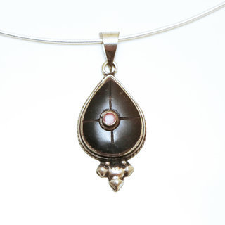 Bijoux Indiens Ethniques petit pendentif goutte laiton plaqu argent 925 et pierre - Nepal 022 Onyx et Agate rouge b