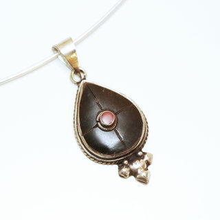 Bijoux Indiens Ethniques petit pendentif goutte laiton plaqu argent 925 et pierre - Nepal 022 Onyx et Agate rouge