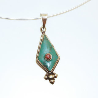 Bijoux Indiens Ethniques petit pendentif triangle laiton plaqu argent 925 et pierre - Nepal 023 Turquoise et Agate rouge b