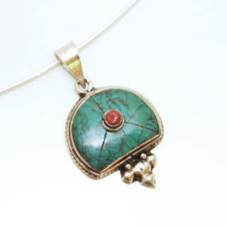 Bijoux Indiens Ethniques petit pendentif demi lune laiton plaqu argent 925 et pierre - Nepal 025 Turquoise et Agate rouge