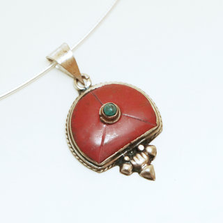 Bijoux Indiens Ethniques petit pendentif demi lune laiton plaqu argent 925 et pierre - Nepal 025 Agate rouge et Turquoise