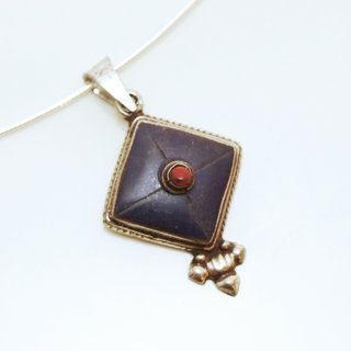 Bijoux Indiens Ethniques petit pendentif carr losange laiton plaqu argent 925 et pierre - Nepal 026 Lapis Lazuli bleu et Agate rouge