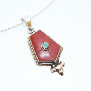 Bijoux Indiens Ethniques petit pendentif laiton plaqu argent 925 et pierre - Nepal 030 Agate rouge et Turquoise