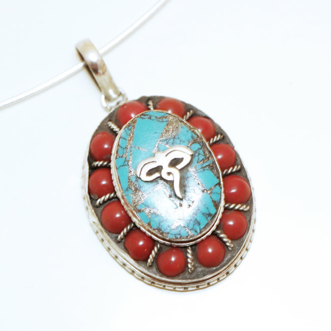 Bijoux Indiens Ethniques petit pendentif ovale Corail rouge Turquoise motifs tibétain filigrane gravé laiton plaqué argent 925 pierres - Nepal 035Sa