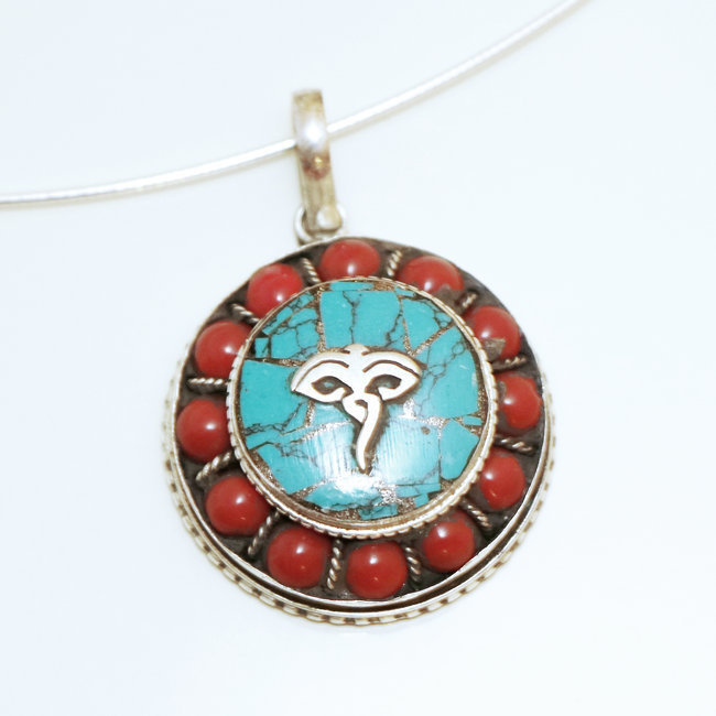 Bijoux Indiens Ethniques petit pendentif rond motifs tibétain filigrane gravé laiton plaqué argent 925 et pierre - Nepal 036 Agate rouge et Turquoise b