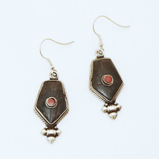 Bijoux Ethniques indiens boucles d'oreilles en plaqué argent 925 et pierre népalais Tibétain bouddhiste - Nepal 005 losange onyx noir corail rouge