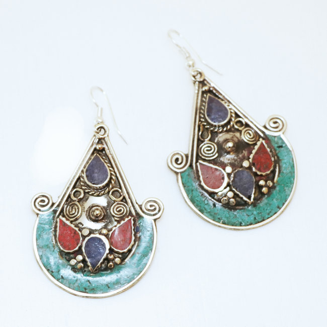 Boucles d'oreilles tibétaines grands pendants Turquoise, Lapis et Corail - Népal 013