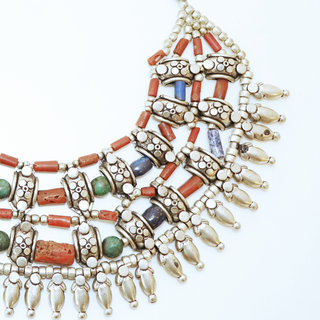 Bijoux Ethniques indiens collier grav laiton plaqu argent 925 et pierres fines tibtain npalais - Nepal 006 Lapis Lazuli bleu, Malachite et Corail b