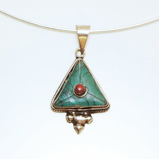 Bijoux Indiens Ethniques petit pendentif triangle laiton plaqu argent 925 et pierre - Nepal 028 Turquoise et Agate rouge b