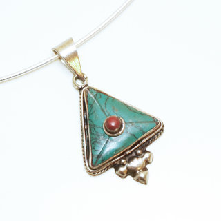 Bijoux Indiens Ethniques petit pendentif triangle laiton plaqu argent 925 et pierre - Nepal 028 Turquoise et Agate rouge