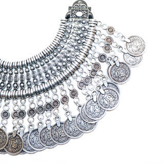 Bijoux Indiens Ethniques plastron collier métal argenté gravé gravures à grelots pendants médaillons - Inde 003 b