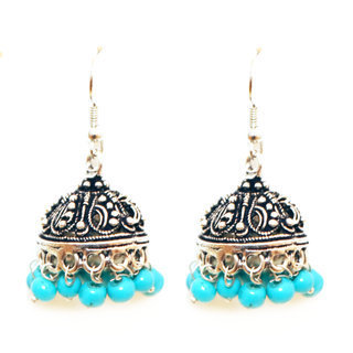 Bijoux Indiens Ethniques grandes boucles d'oreilles dme cloche clochette pendantes laiton plaqu argent et perles bleues claires - Inde 009