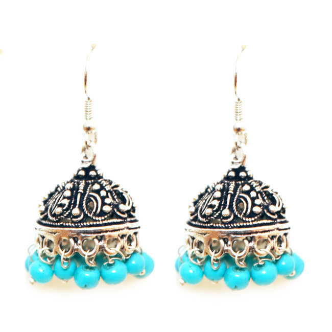 Bijoux Indiens Ethniques grandes boucles d'oreilles dôme cloche clochette pendantes laiton plaqué argent et perles bleues claires - Inde 009