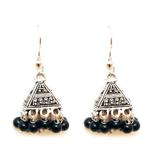 Bijoux Indiens Ethniques grandes boucles d'oreilles dôme cloche clochette triangle pendantes laiton plaqué argent et perles noires - Inde 010