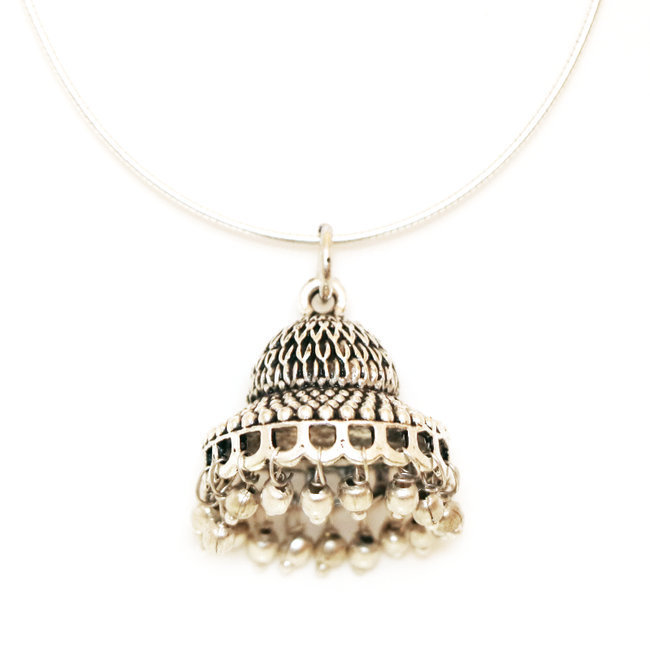 Bijoux Indiens Ethniques pendentif dôme cloche clochette pendant laiton plaqué argent et perles argentées filigranes gravés - Inde 001