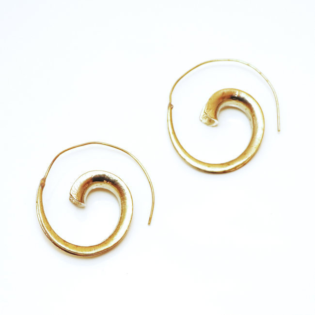 Bijoux Indiens Ethniques boucles d'oreilles créoles spirales escargots en bronze doré or lisses - Inde 004