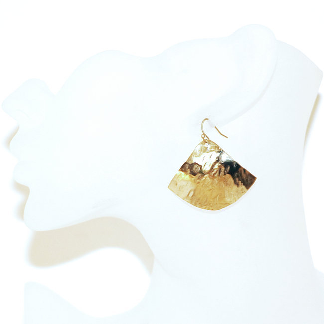 Bijoux ethniques touareg contemporains boucles d'oreilles femmes pendantes triangle éventail martelée peul fulani bronze doré or ethniques Africains - Mali 031 b