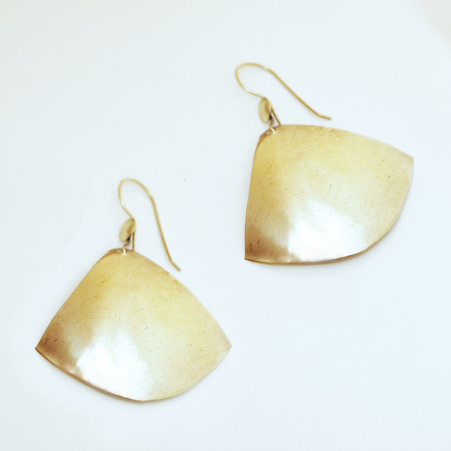 Boucles d'oreilles pendantes triangle bronze doré - Mali 047