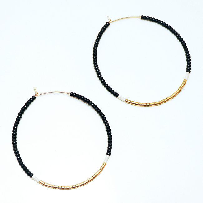 Boucles d'oreilles créoles perles noires et plaqué or - Sidai Designs 001