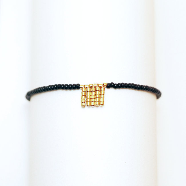Bijoux Ethniques Africains massaï bracelet fin chaîne gold-filled 14K  plaqué or 24K carats perles de verre noires Sidai Designs réglable ajustable Tanzanie - 001